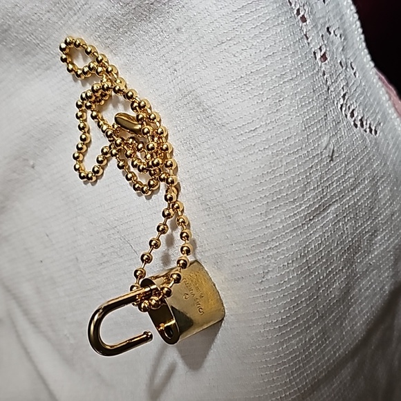 🩵LV Lock Necklace - Picture 6 of 6